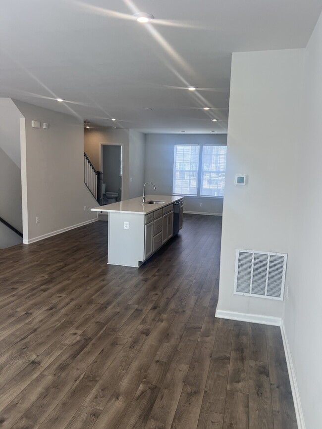 Building Photo - 1833 Sag Harbor Ln