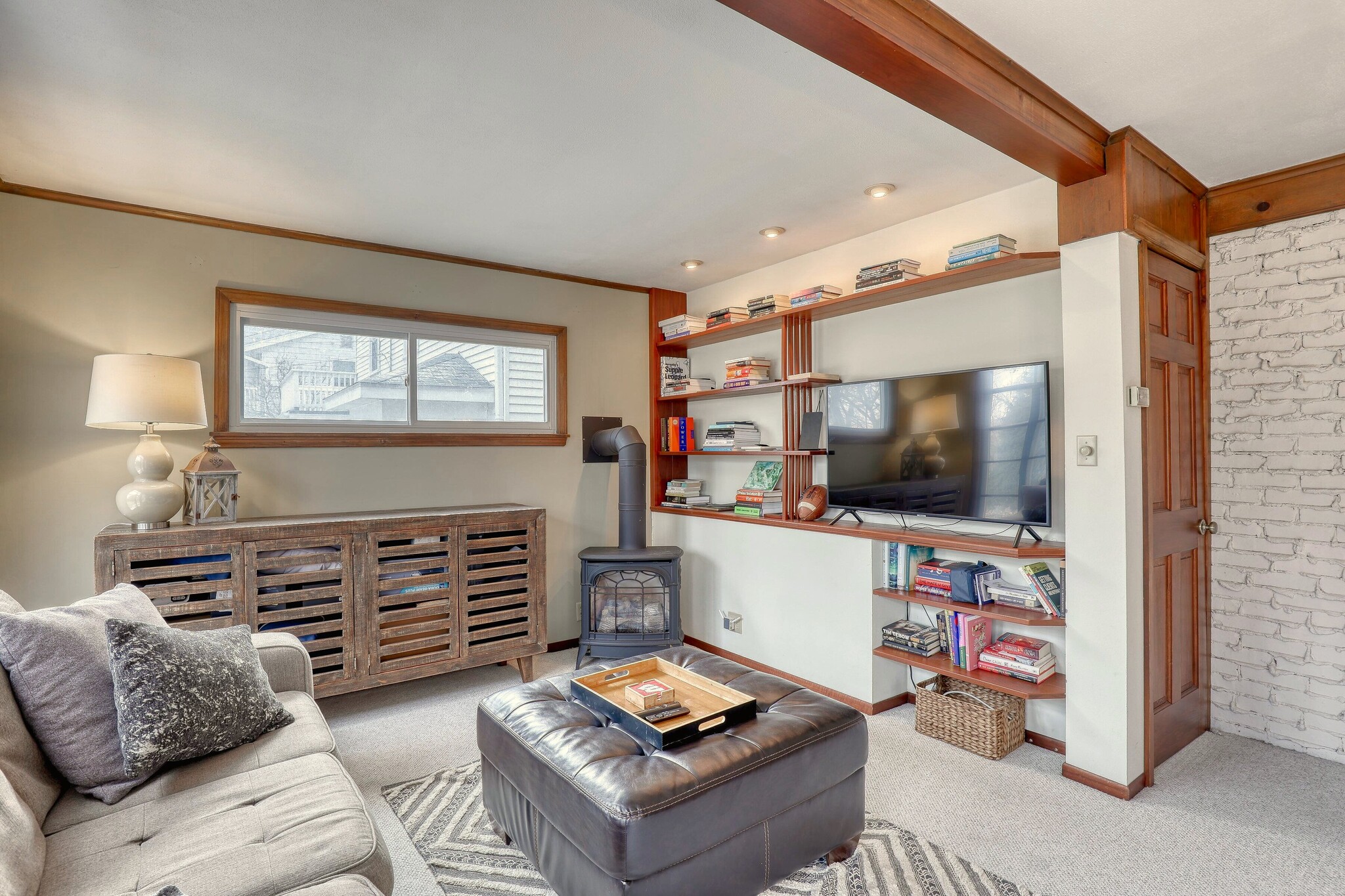 Building Photo - 6132 W Wells St