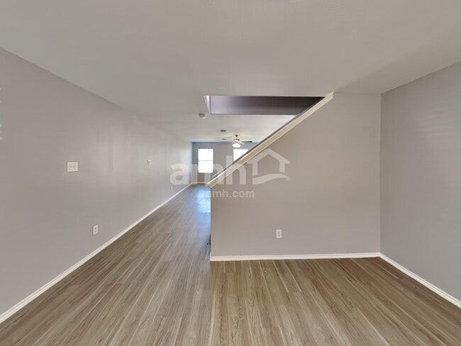 Building Photo - 2203 Shady Birch Dr