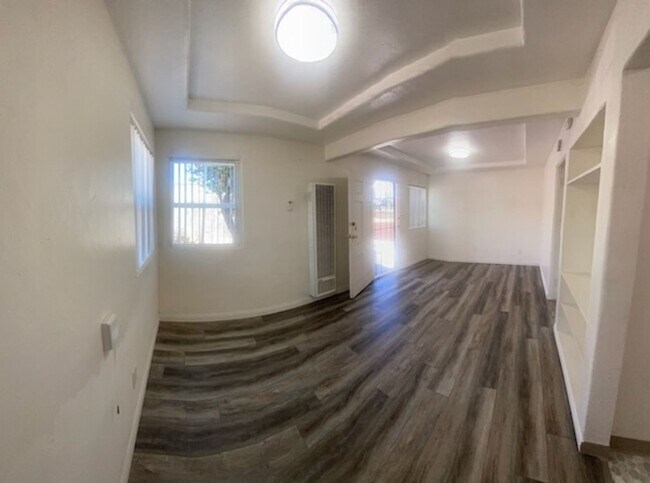 Building Photo - 4220