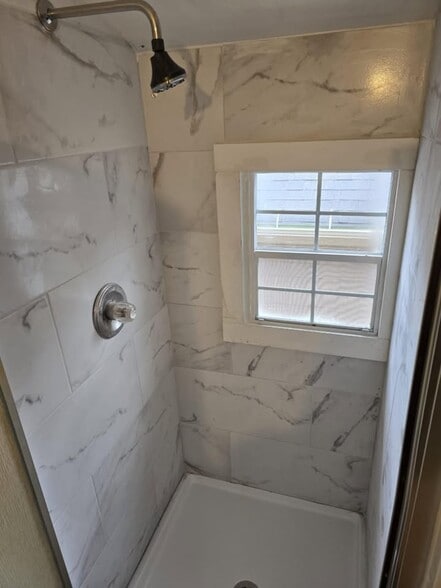 Building Photo - 110 Schuler St