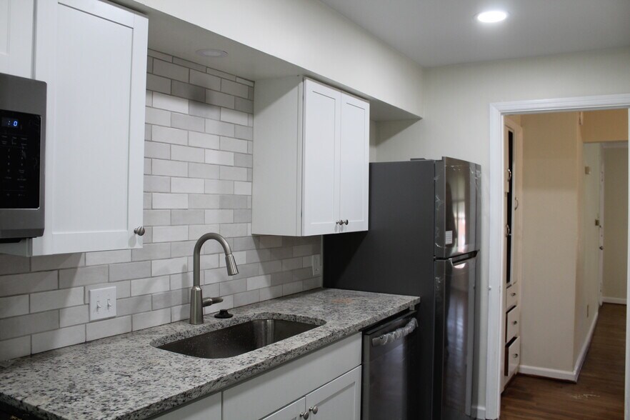 Building Photo - 1448 Elmwood Ave