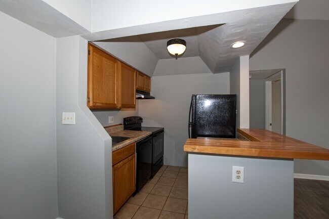 Building Photo - Awesome 1BR Condo w Amenities, Hampton