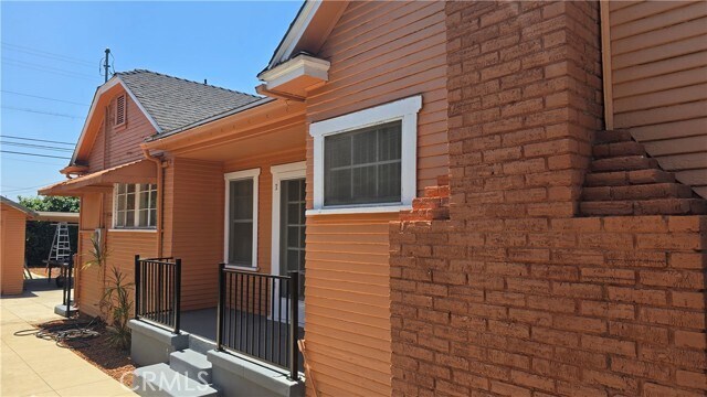 Building Photo - 416 W Lexington Dr