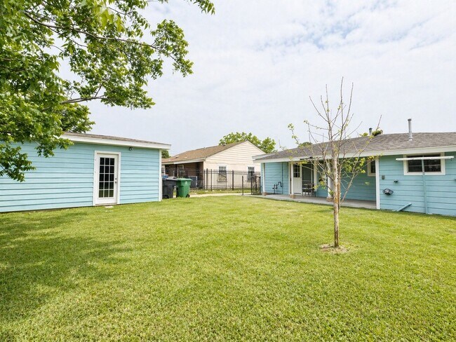 Building Photo - 8069 Juliabora St