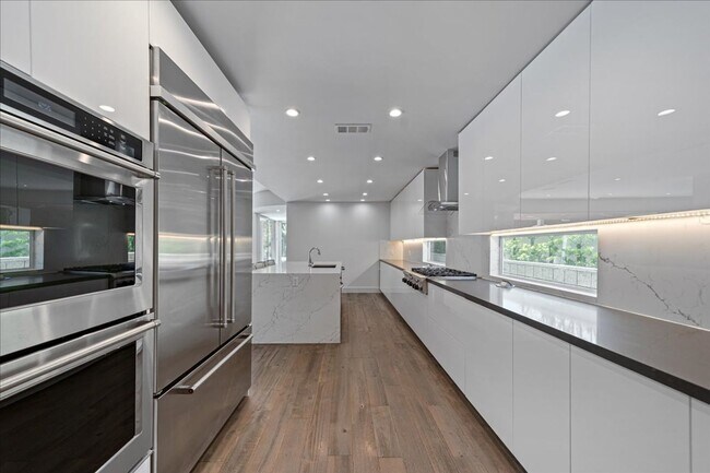 Building Photo - 1455 S Castello-