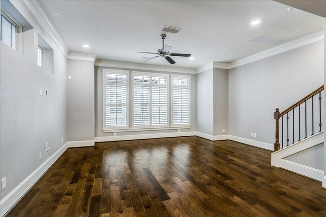 Building Photo - 704 N Shepherd Dr
