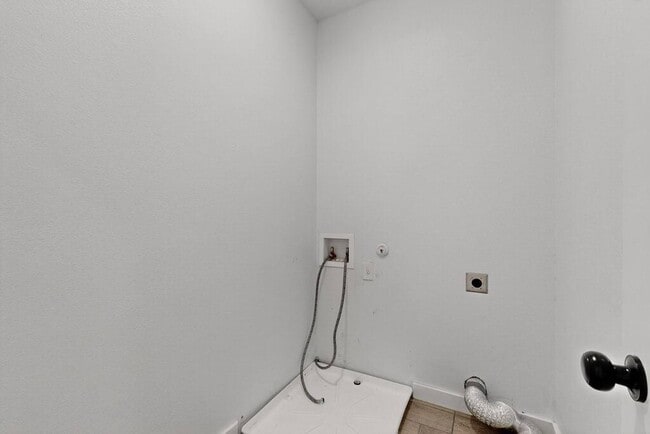 Building Photo - 604 Kimbro St