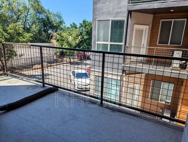 Building Photo - 965 S 200 W