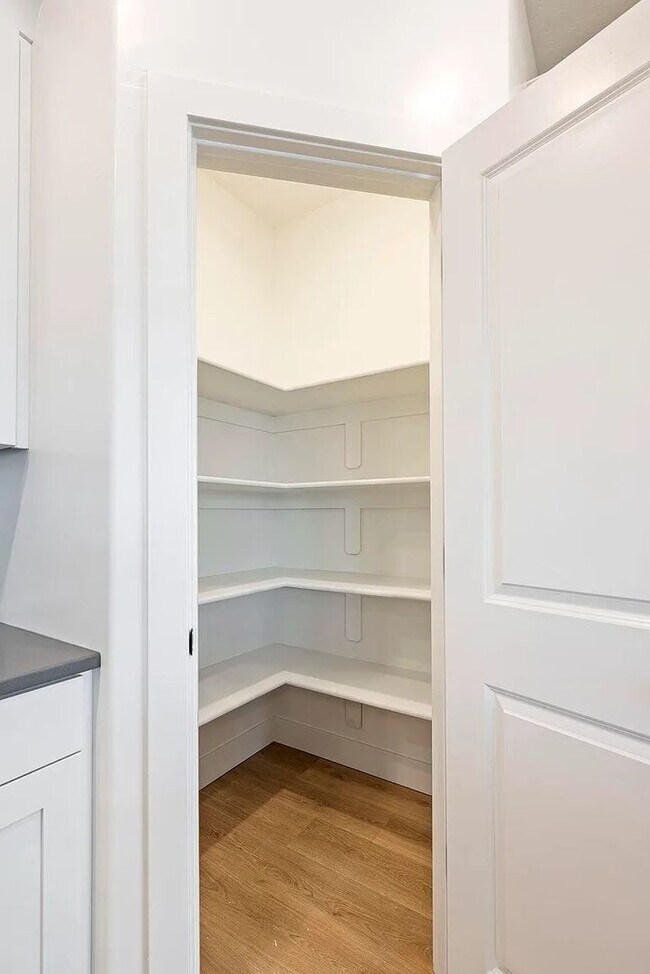 Building Photo - Charming Cedar City 3 Bedroom Townhome!