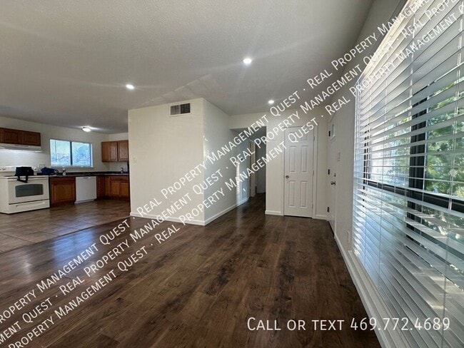 Building Photo - 5105 Sandalwood Ln