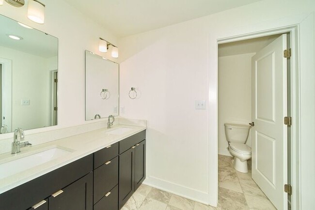 Building Photo - Sweet 2 Bed 2 Full Bath Downtown Indy Condo with Balcony Views!