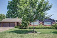 Building Photo - Great Location in Patrick Henry/Edison School District!