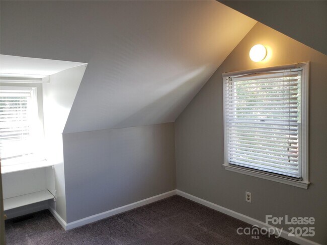 Building Photo - 420 Beaty St