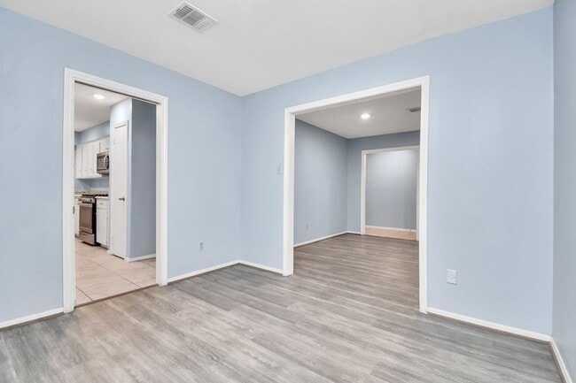 Building Photo - 8022 Sharpview Dr