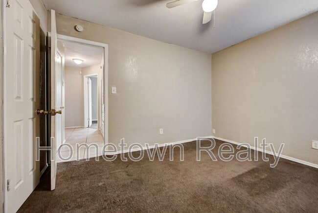 Building Photo - 1833 NE 51st St