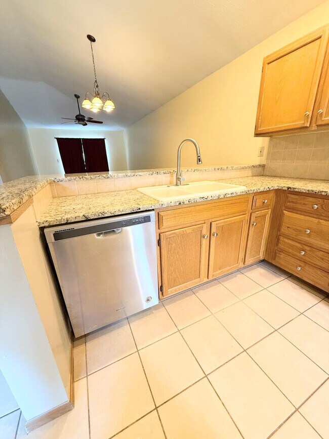 Building Photo - 1229 Rivercrest Dr S