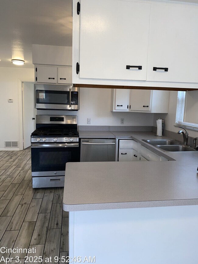 Building Photo - 4947 Charlemar Dr