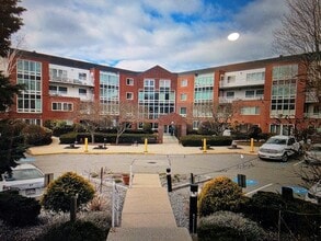Building Photo - 380 Place Ln