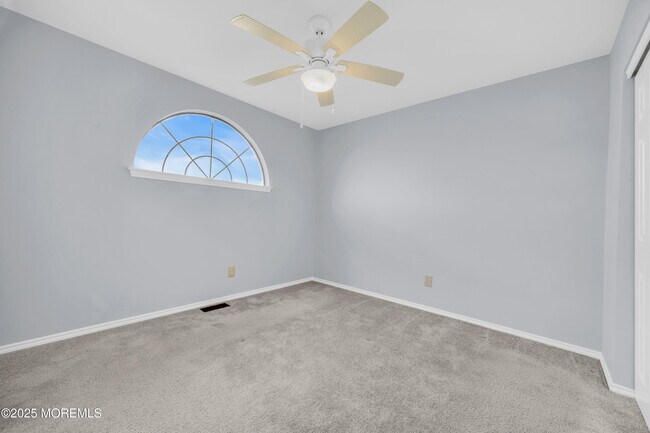 Building Photo - 45 Rawson Cir