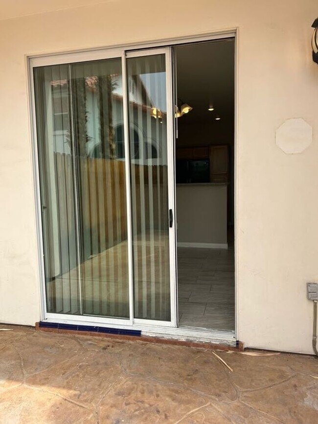 Building Photo - A Beautiful Town Home around the Spring Valley Area.