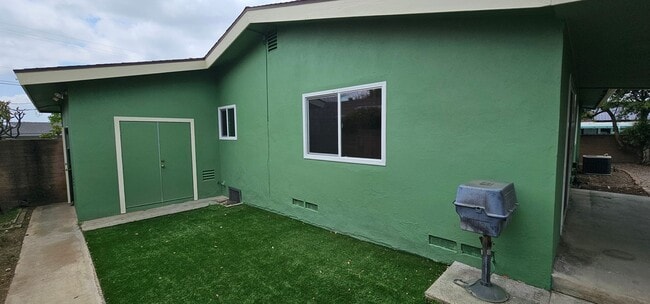Building Photo - DEL CERRO / SAN DIEGO - Newly Remodeled Ch...