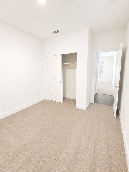 Building Photo - 8161 Oxbow Lndg Lp