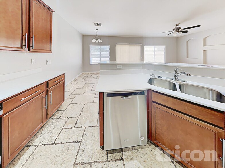 Building Photo - 504 W Beautiful Ln