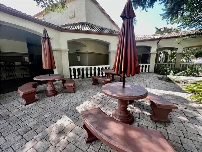 Building Photo - 829 Camargo Way