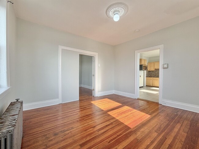 Building Photo - 581 59th St