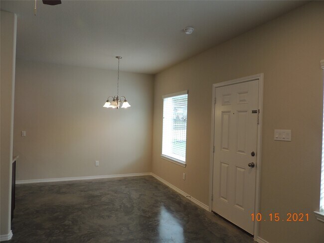 Building Photo - 615 Hayman St