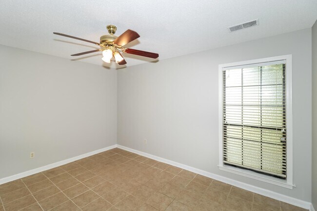 Building Photo - 4022 Castile St