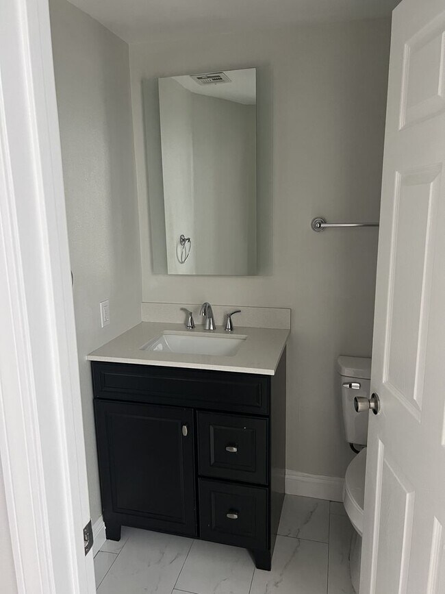 Building Photo - Spacious-Bright 3 Bedroom 2.5 Two story Bathroom Condo