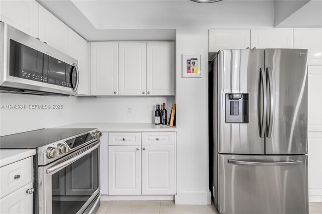 Building Photo - 1800 Sunset Harbour Dr