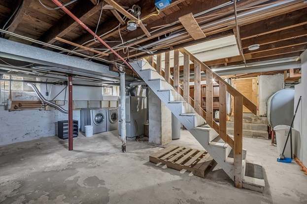 Building Photo - 36 Rowena St