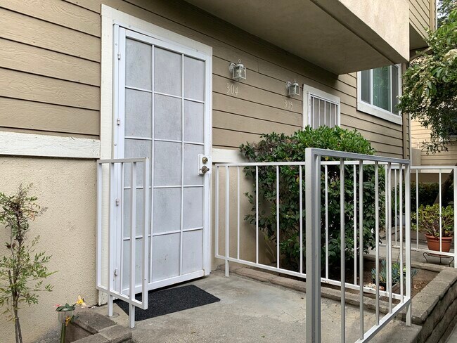 Building Photo - 15220 S Normandie Ave