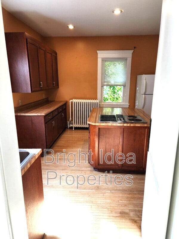 Building Photo - 2104 Emerson Ave S