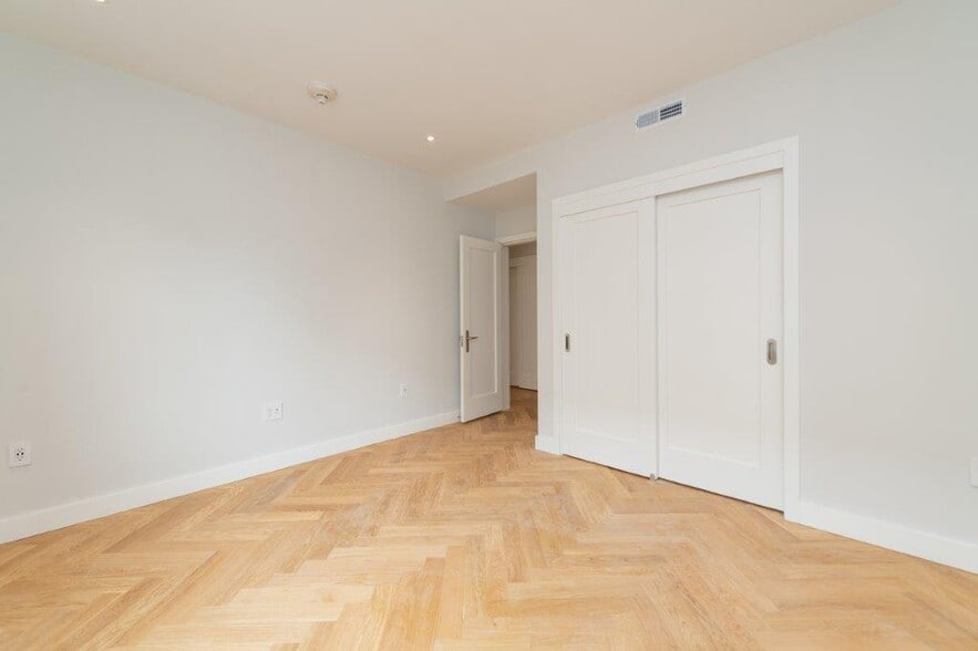 Building Photo - 15 Forest St