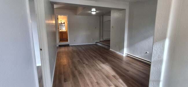 Building Photo - Newly Remodeled (Reduced!)