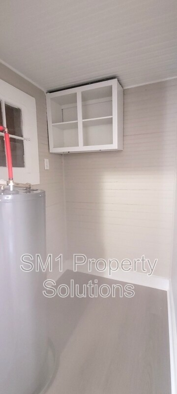 Building Photo - 2021 Pine Bluff St