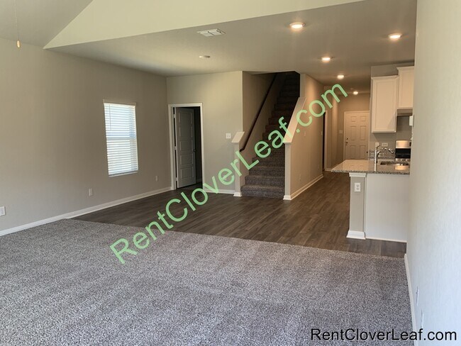 Building Photo - Available Now: 5 bed 3 Full bath
