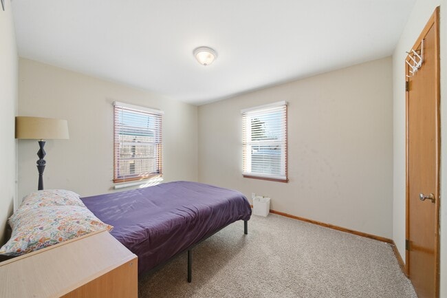 Building Photo - 702 E Karma Ave