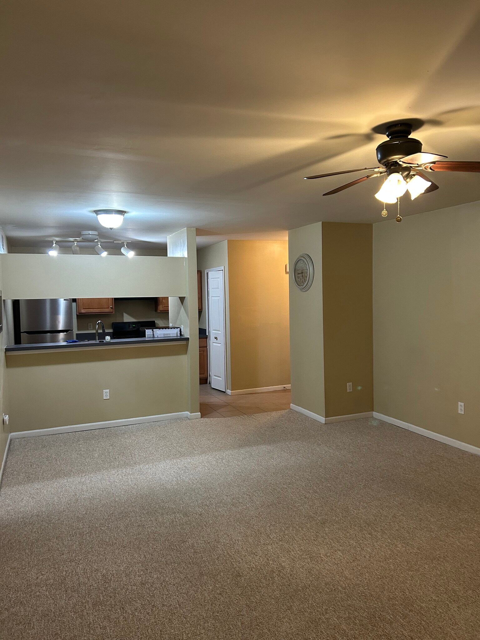 Building Photo - 2269 S Main St