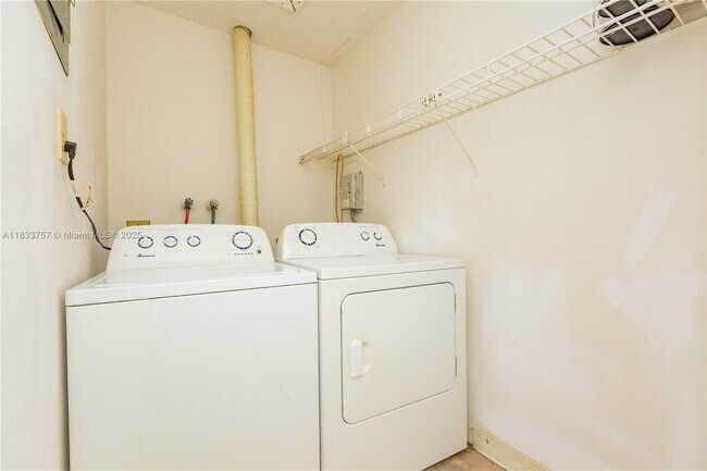 Building Photo - 1055 NW 83rd Ave