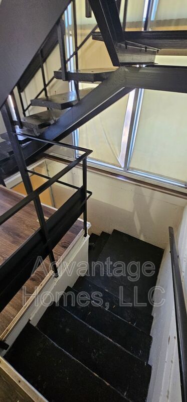 Building Photo - 908 N 70th St