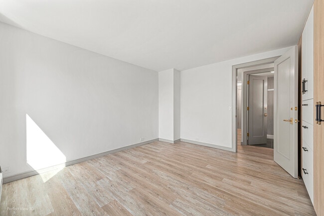 Building Photo - 1255 N Sandburg Terrace