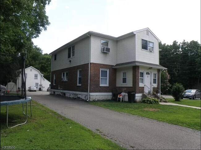 Apt A & B - 28 Van Dam Ave