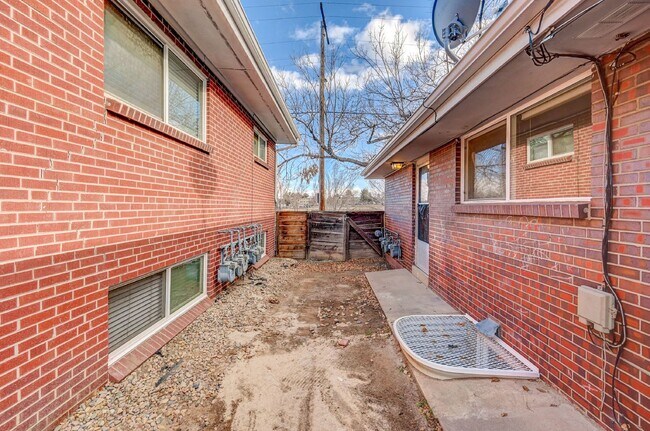 Building Photo - $1,885.00 - 4 Beds, 2 Bath, Duplex in Litt...