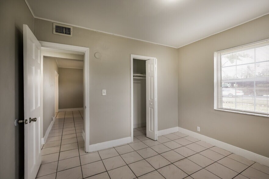 Building Photo - 1100 NW 143rd St