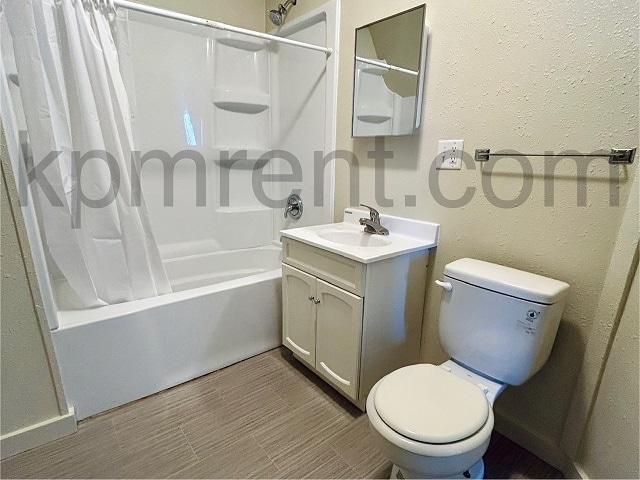 Building Photo - 705 10th St NE